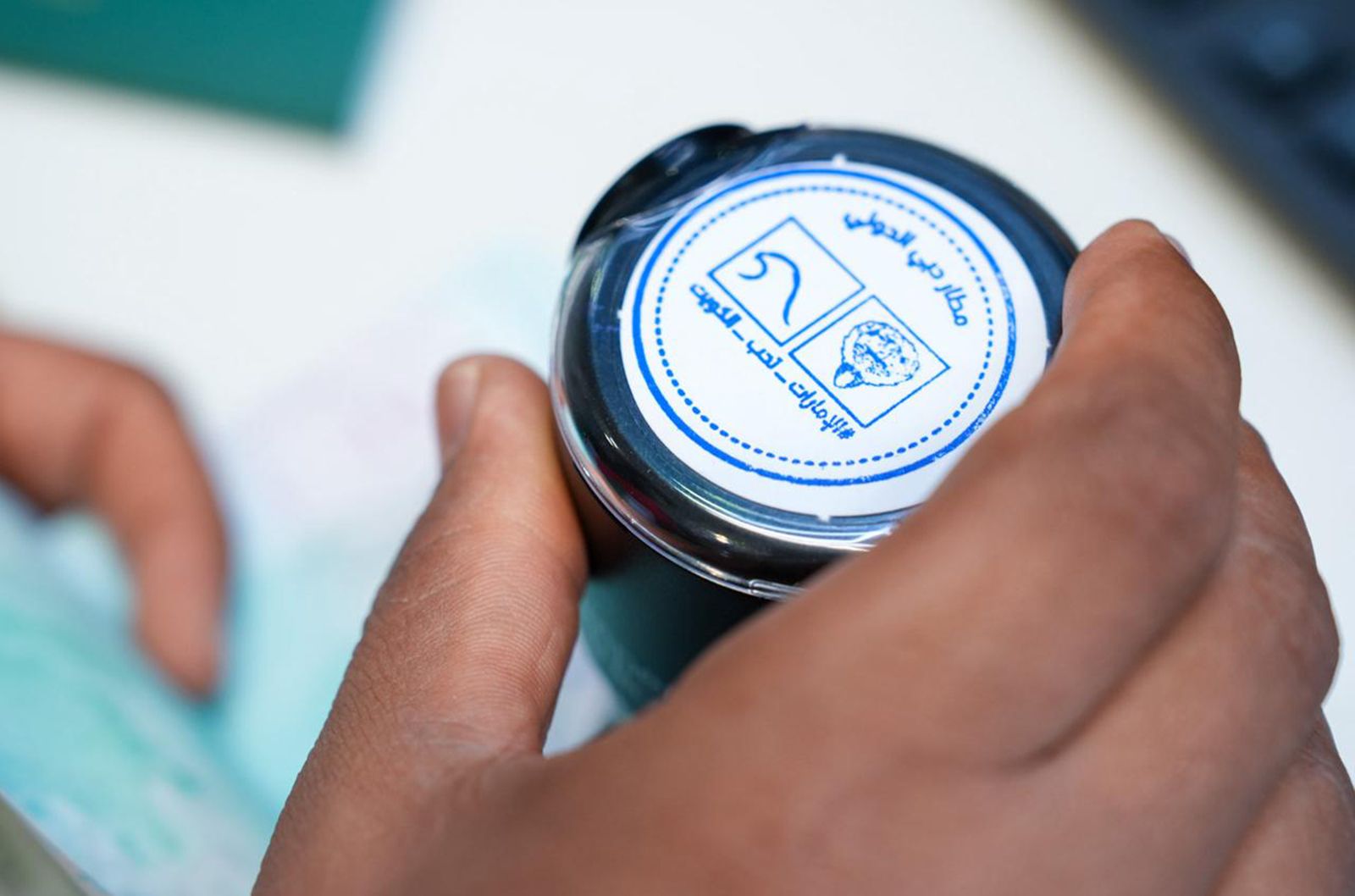 إقامة دبي تحتفي بالقادمين من الكويت الشقيقة بختم دخول خاص