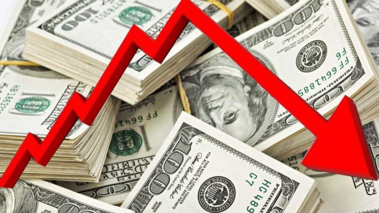 مصر.. التجار والمضاربون على العملة يتكبدون خسارة فادحة في السوق الموازية بعد "السقوط الكبير" للدولار