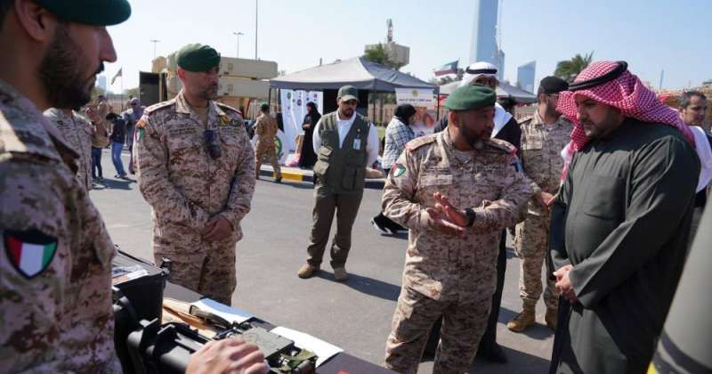 وكيل «الدفاع» يتفقد معرض الجيش المقام احتفالاً بالأعياد الوطنية