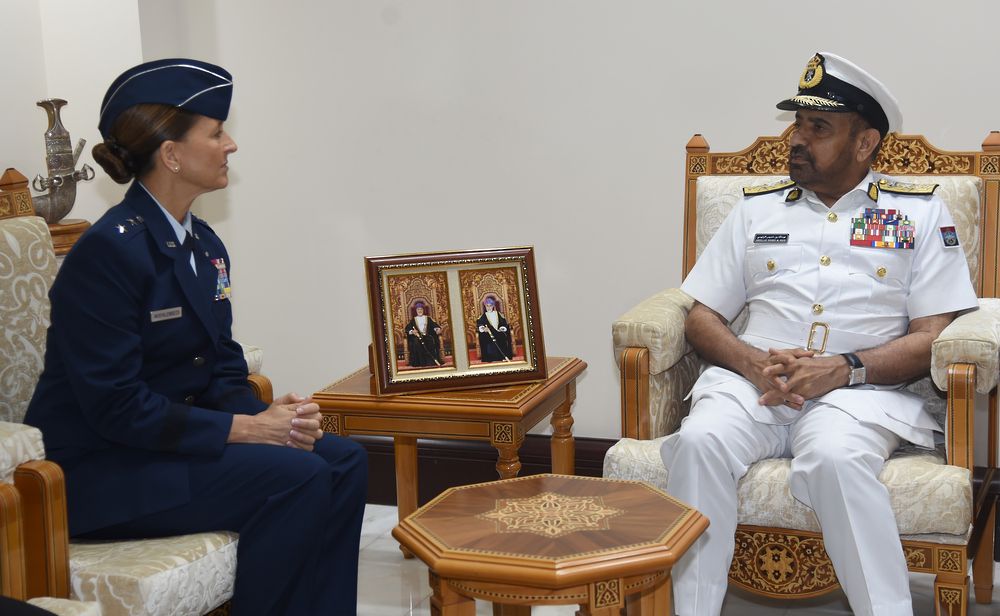 رئيس أركان قوات السلطان المسلحة يستقبل قائدة الحرس الوطني بولاية أريزونا الأمريكية