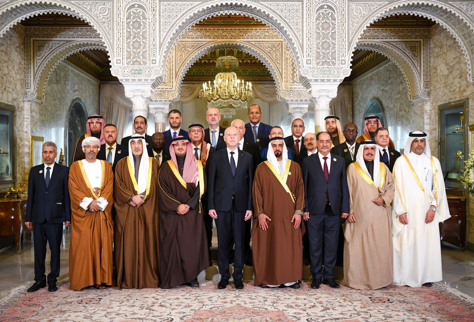 جلالة السُّلطان يبعث تحياته إلى الرئيس التونسي