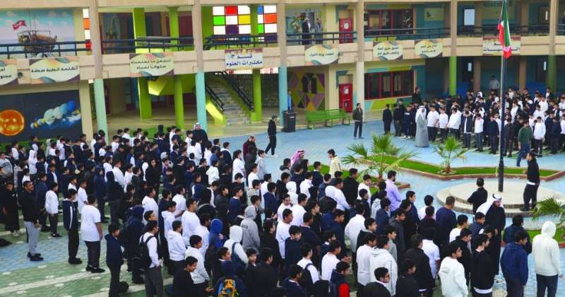 الطلبة يعودون لمدارسهم اليوم بعد عطلة الأعياد الوطنية