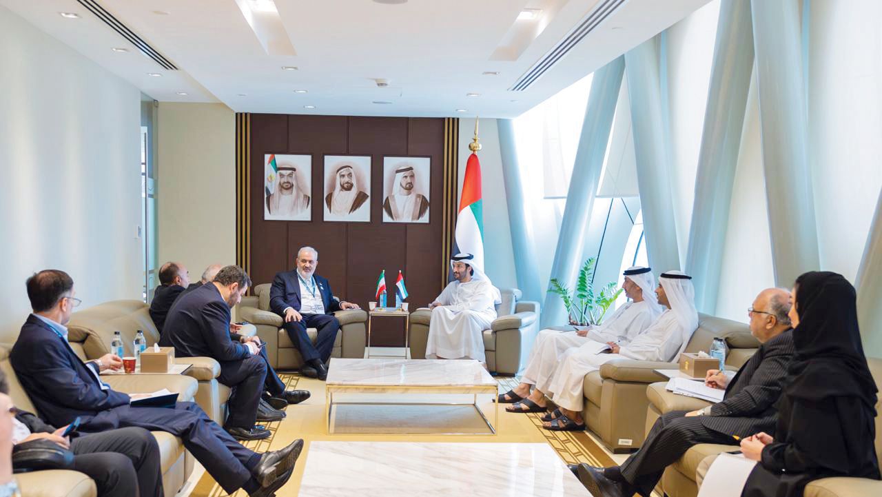 بن طوق يلتقي 5 وزراء لتعزيز التعاون في القطاعات الاقتصادية الجديدة