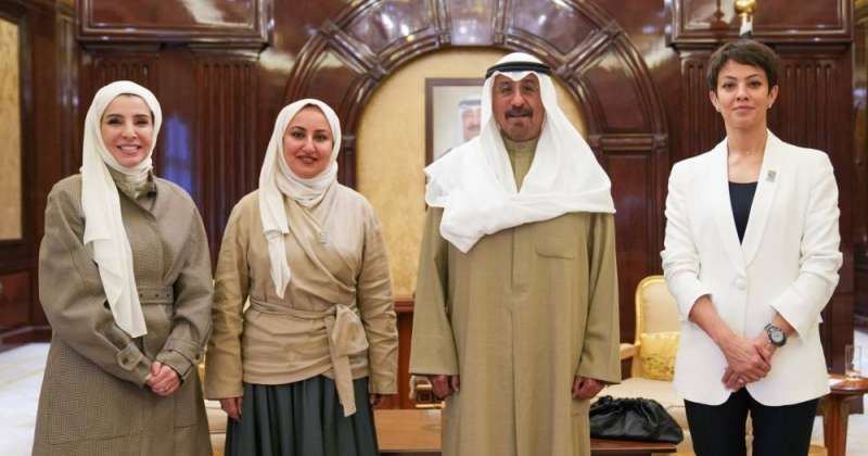 رئيس مجلس الوزراء يستقبل أعضاء هيئة التدريس بكليتي العلوم الإدارية والهندسة والبترول ورئيس وأعضاء مجلس إدارة الجمعية الاقتصادية