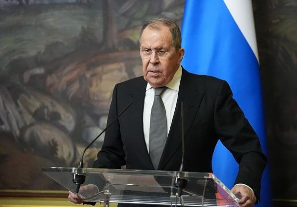لافروف: روسيا لا تبرر هجمات الحوثيين على السفن وضرب الأراضي اليمنية سيؤدي إلى تفاقم الوضع