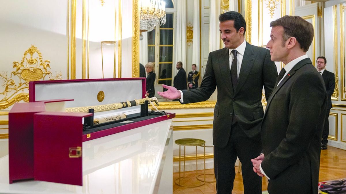 سموه يحضر مأدبة العشاء الرسمية للرئيس الفرنسي.. صاحب السمو: زيادة استثمارات قطر في فرنسا إلى 10 مليارات يورو