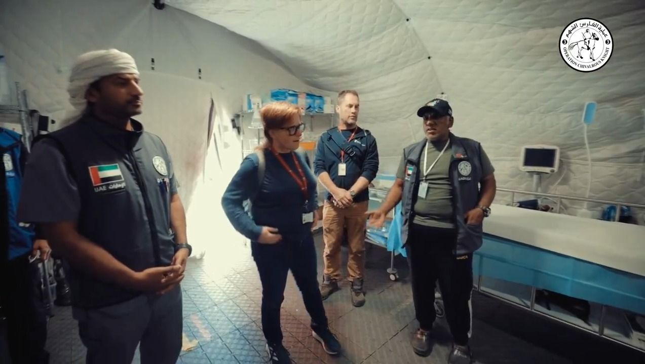 وفد من مؤسسة إنقاذ الطفل يَزور المستشفى الميداني الإماراتي في غزة