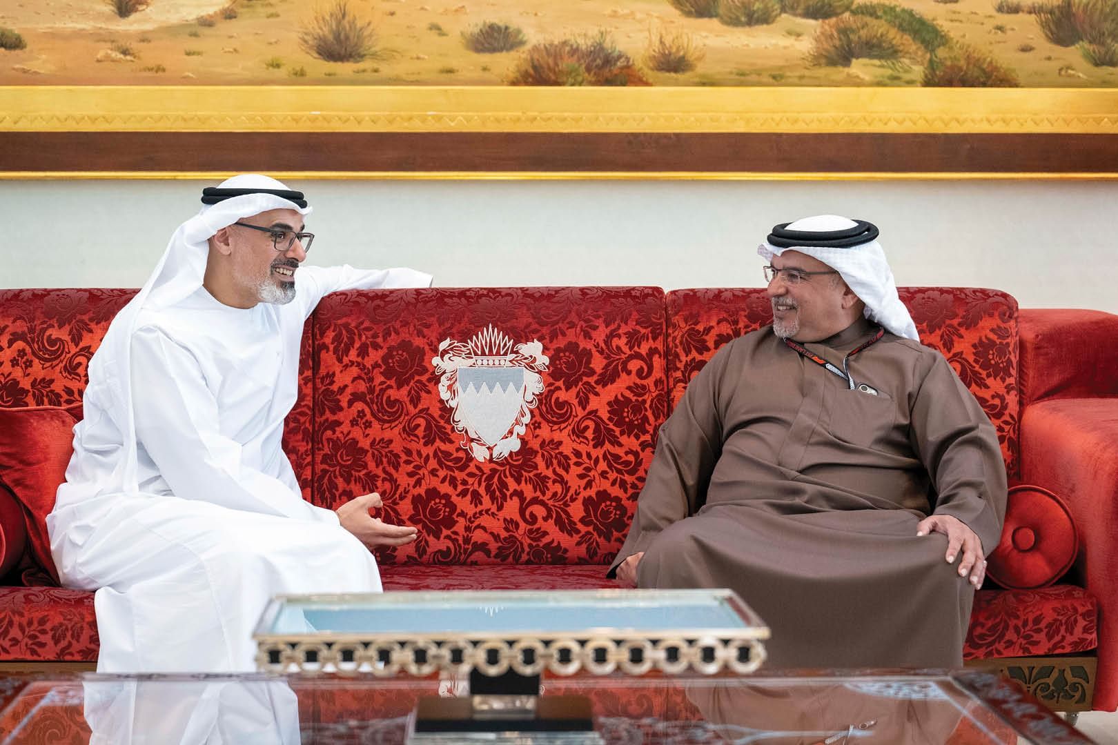 ولي عهد أبوظبي يلتقي ولي عهد البحرين ويبحثان العلاقات الأخوية بين البلدين