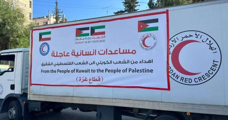 الأردن ينفذ إنزالاً جوياً لمساعدات طبية «كويتية» إلى غزة