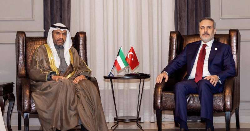 ممثل سمو الأمير بحث مع وزير الخارجية التركي سبل تعزيز العلاقات