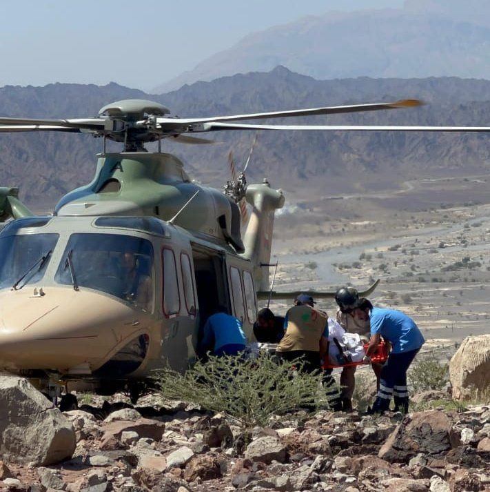 حالته الصحية حرجة .. إنقاذ شخص أثناء ممارسته رياضة المسير الجبلي