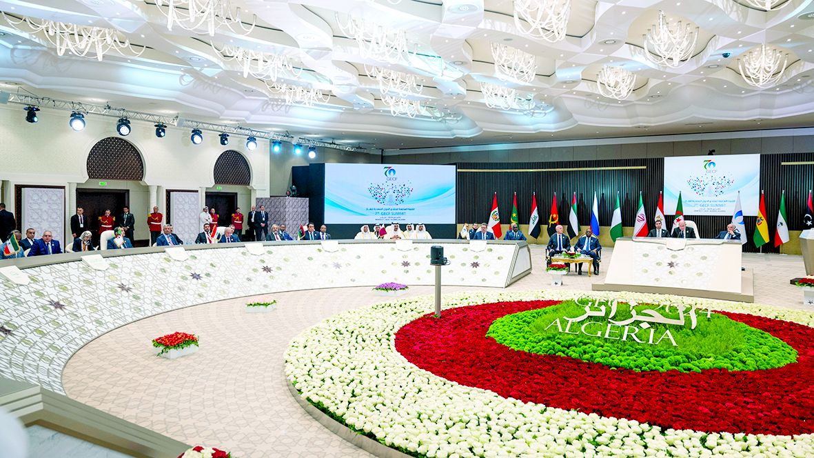 الرئيس الجزائري يشيد بالرئاسة الموفقة لصاحب السمو للدورة السادسة