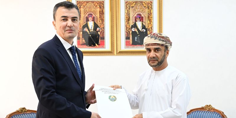 وزير الخارجية يتلقى رسالةً خطيةً من نظيره الأوزبكي