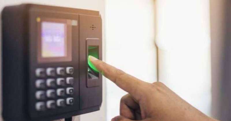 «التربية» تدرس تطبيق البصمة على مديري المناطق والمدارس والموجهين