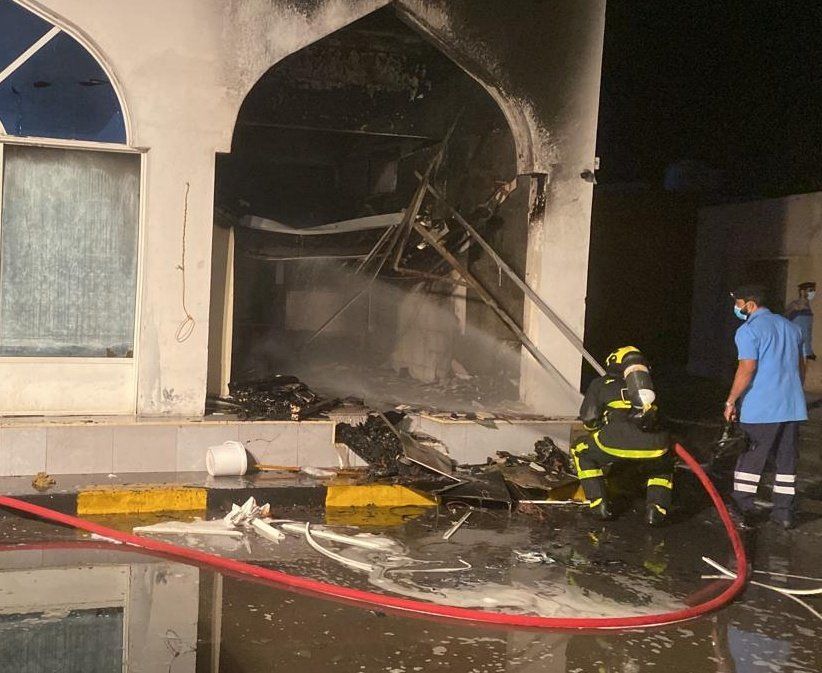 إخماد حريق شب في محل تجاري بمسندم