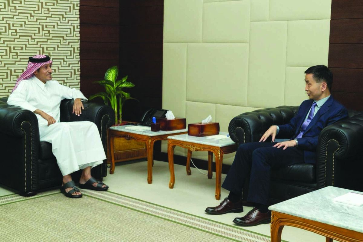 رئيس «القطرية للإعلام» يجتمع  مع السفير الصيني