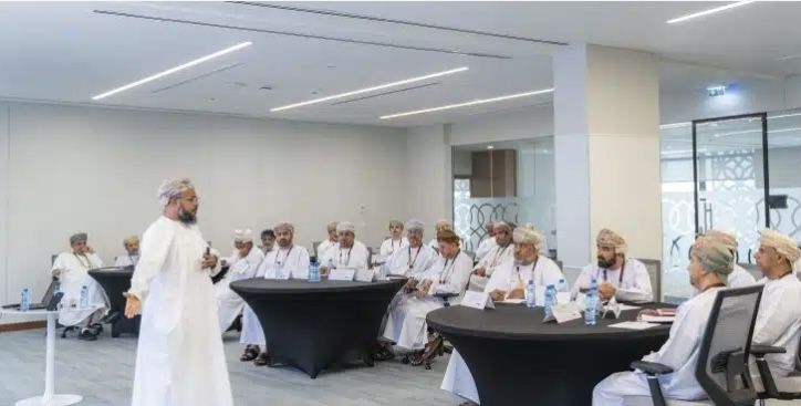 الأكاديمية السلطانية للإدارة تختتم “برنامج الولاة” لتطوير الإدارة المحلية