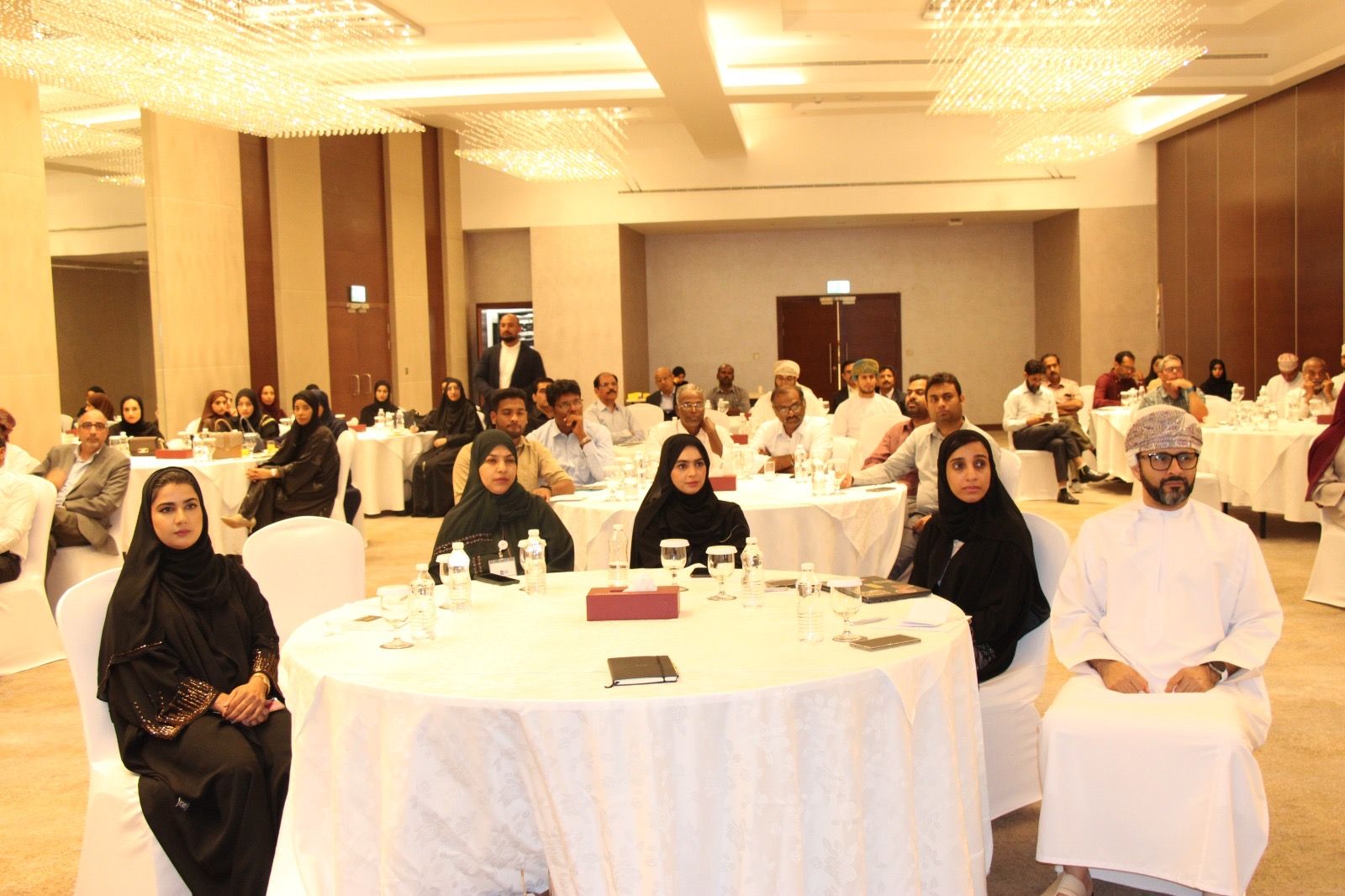 ” وزارة النقل والاتصالات وتقنية المعلومات ” تنظم حلقة عمل حول الرصف الذكي للأسفلت