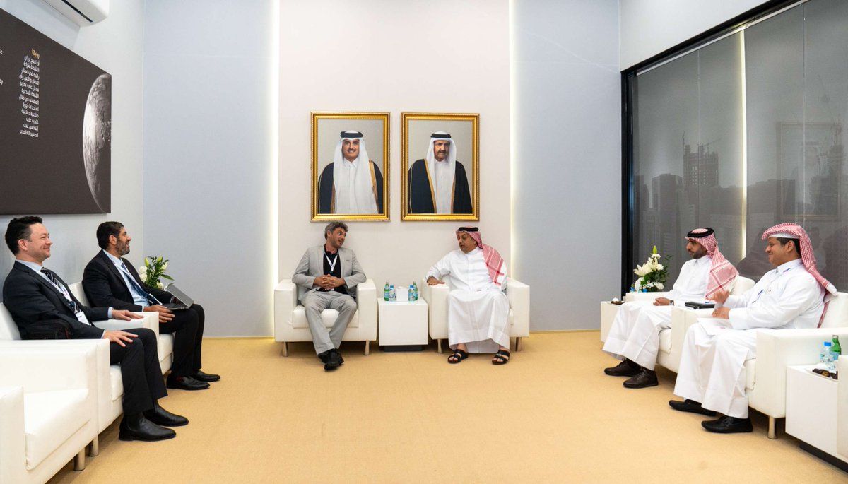 نائب رئيس مجلس الوزراء ووزير الدولة لشؤون الدفاع يلتقي رؤساء عدد من الشركات العسكرية الكبرى