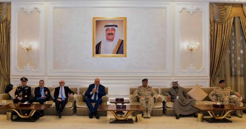 وزير الدفاع الإيطالي يصل البلاد في زيارة رسمية