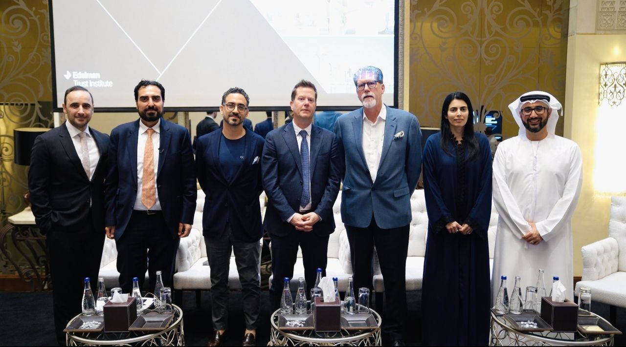 الإمارات الثالثة في الثقة على مستوى العالم