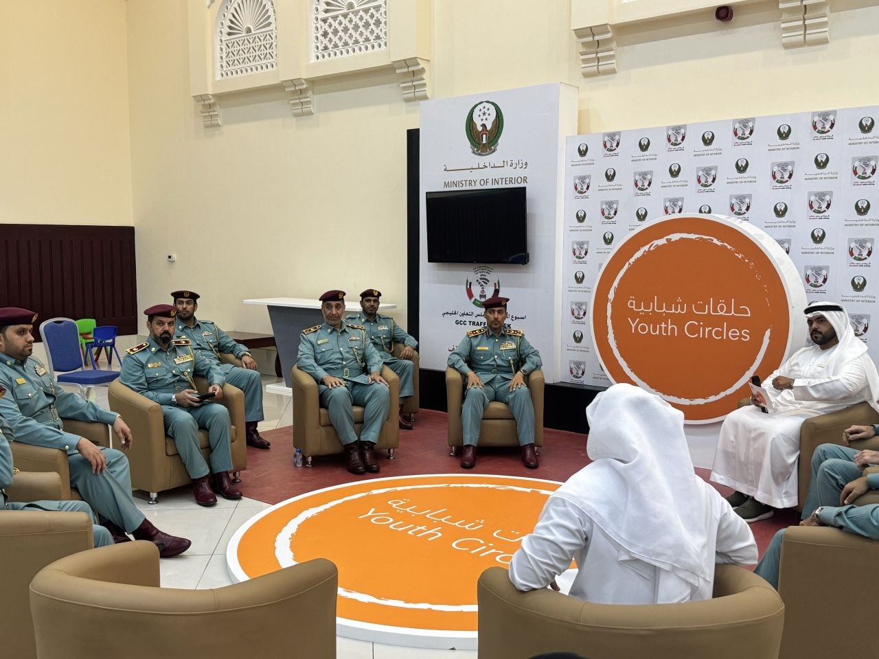 شرطة أم القيوين تنظم جلسة حوارية شبابية لنشر الثقافة المرورية