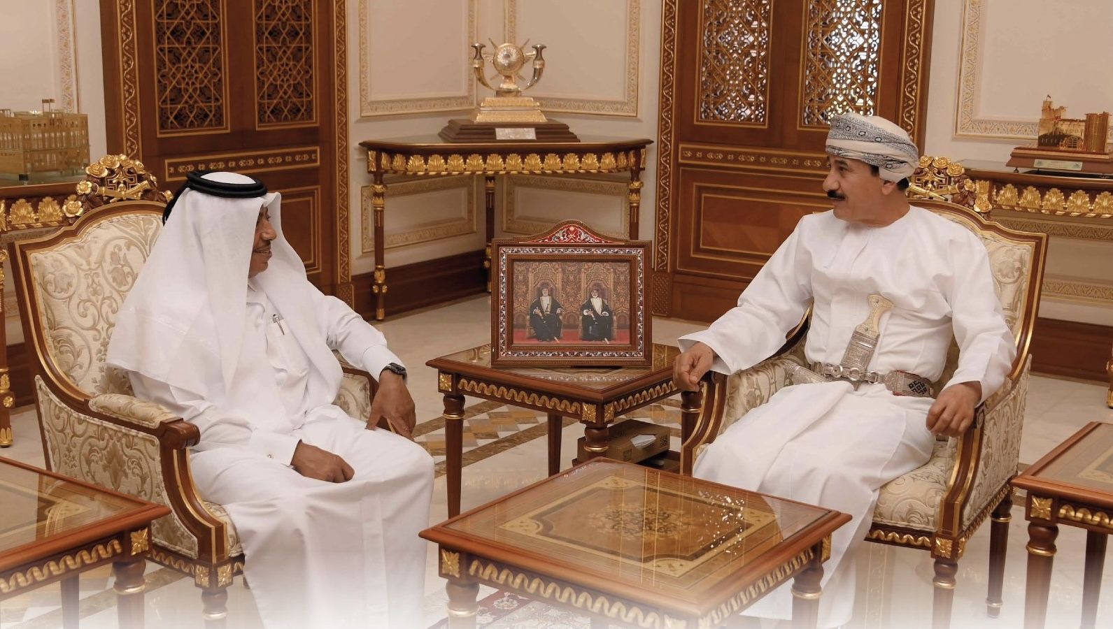 وزير المكتب السلطاني يستقبل سعادة سفير دولة قطر
