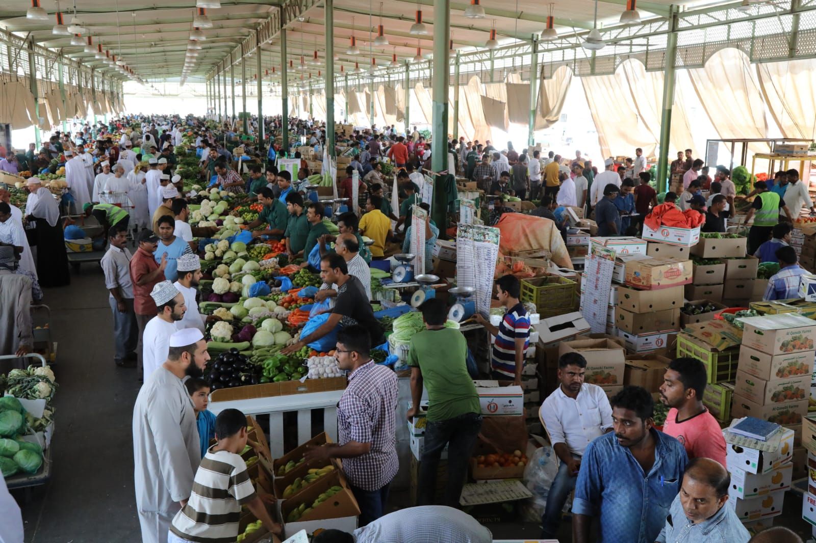 استعداداً لشهر رمضان .. بلدية مسقط تعلن عن جاهزية السوق المركزي للخضروات والفواكه