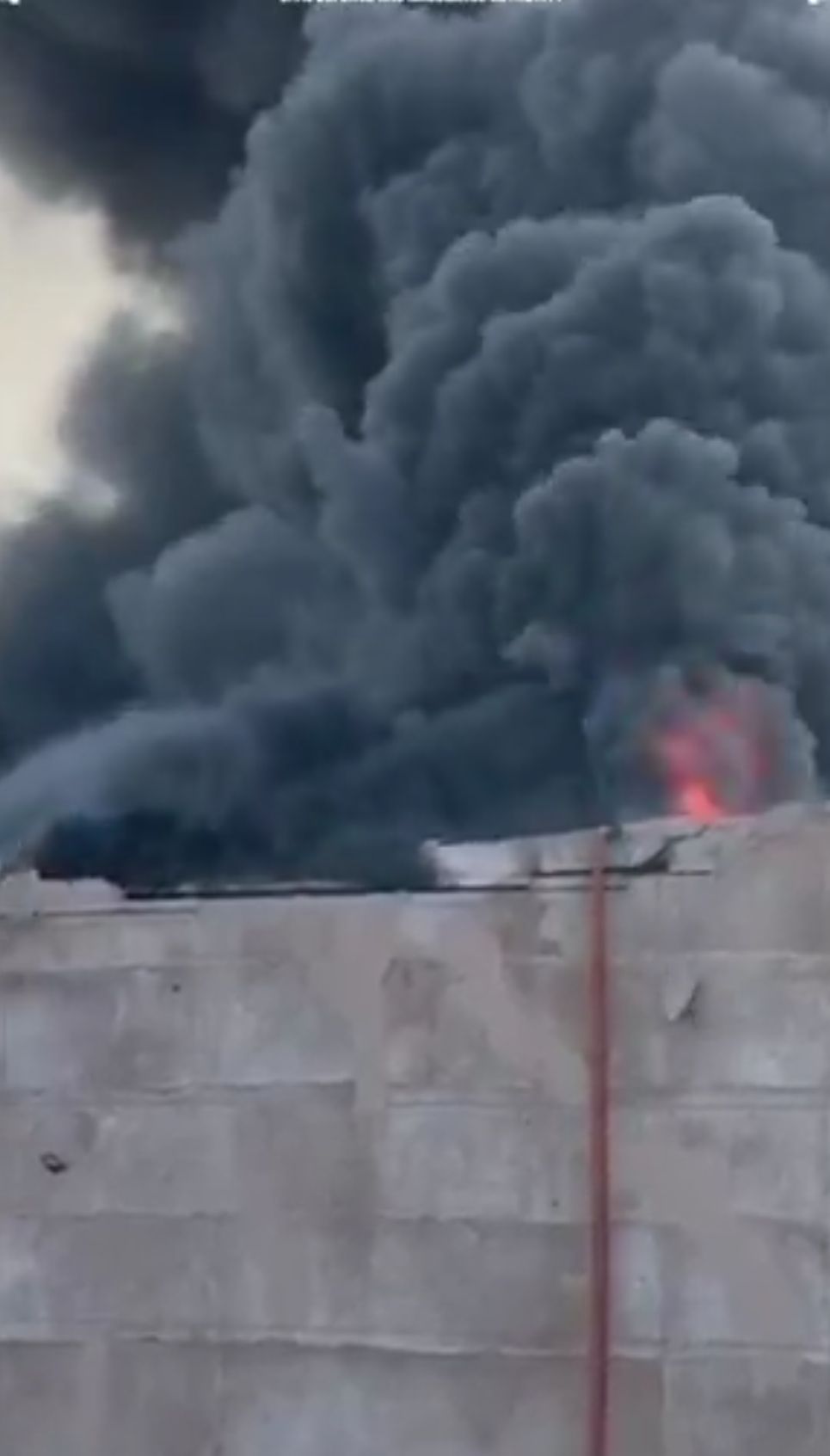 إخماد حريق شب في مستودع بمنطقة المسفاة الصناعية