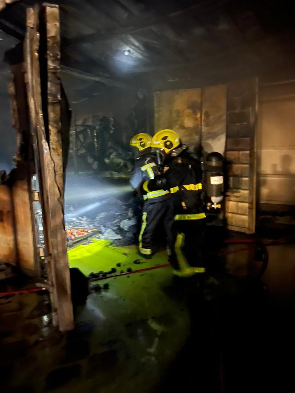 إخماد حريق شب في مخبز دون تسجيل إصابات