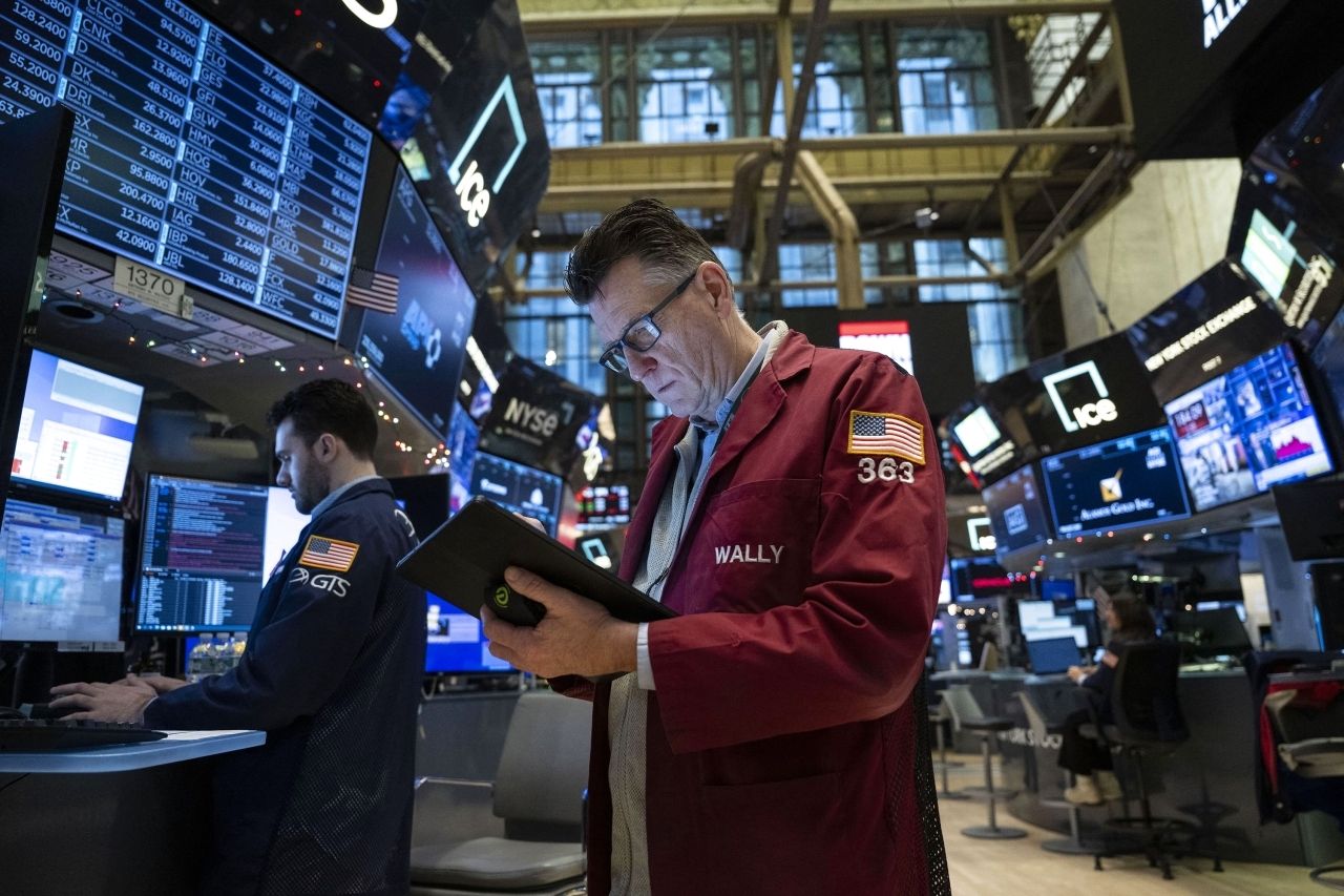 الأسهم الأمريكية تغلق على ارتفاع كبير مع استمرار توقعات خفض أسعار الفائدة