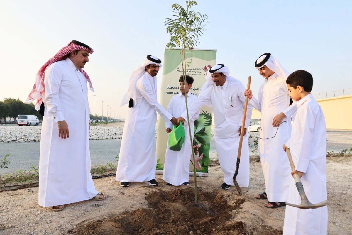 بلدية الدوحة تحتفي بتجميل شارع المطار القديم