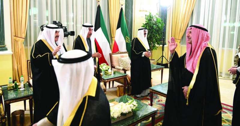صاحب السمو وأسرة آل صباح يستقبلون جموع المهنّئين بحلول رمضان