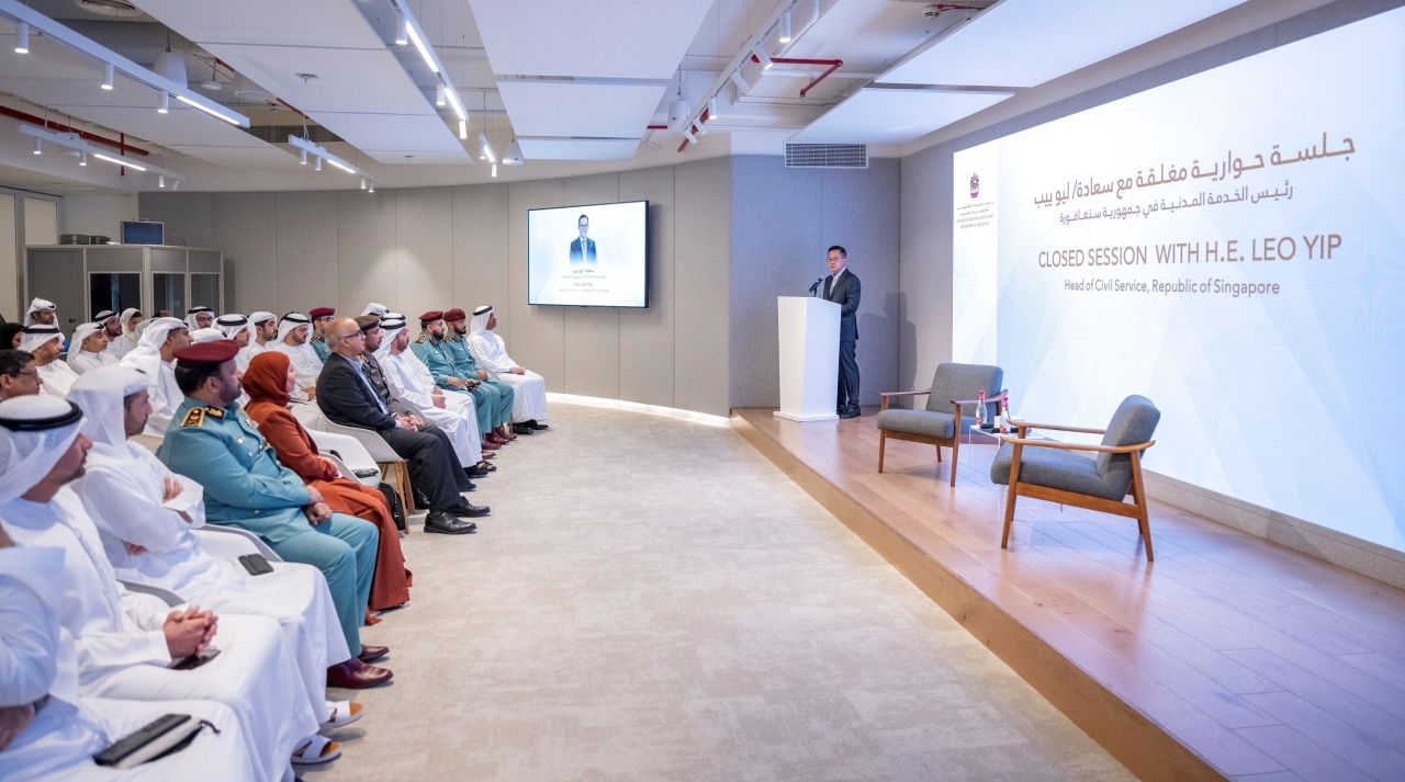 سنغافورة تشيد بالمستوى المتميز للإدارة الحكومية في الإمارات
