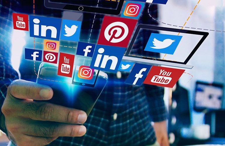 التجارة عبر وسائل التواصل تلاحق التقليدية في الإمارات