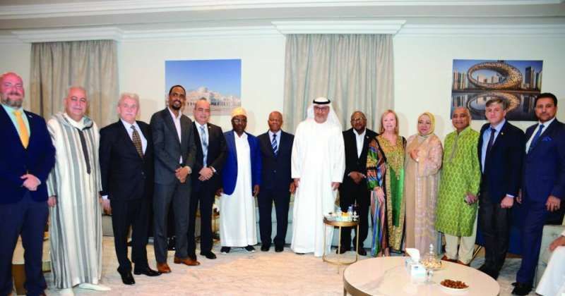 السفير الإماراتي يستقبل المُهنّئين بالشهر الفضيل