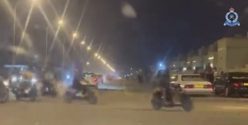 ضبط عدد من الأشخاص ومجموعة من الدراجات النارية لقيامهم بالاستعراض وتعطيل الحركة المرورية