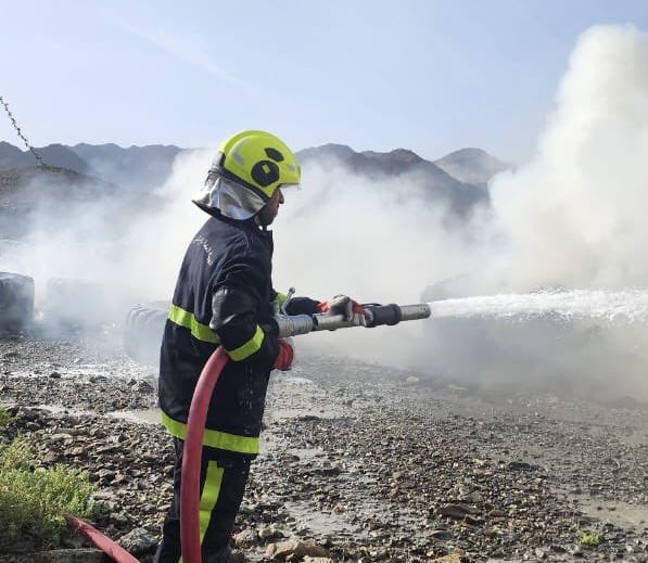 إخماد حريق شب في إحدى مزارع ولاية بهلاء دون تسجيل إصابات