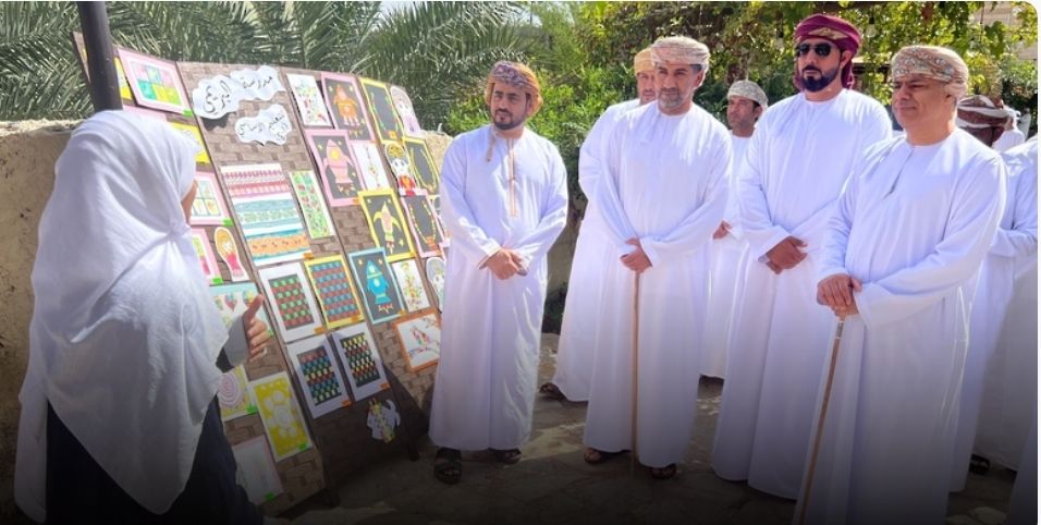 افتتاح المعرض الفني الأول “واحة فن” بالبريمي