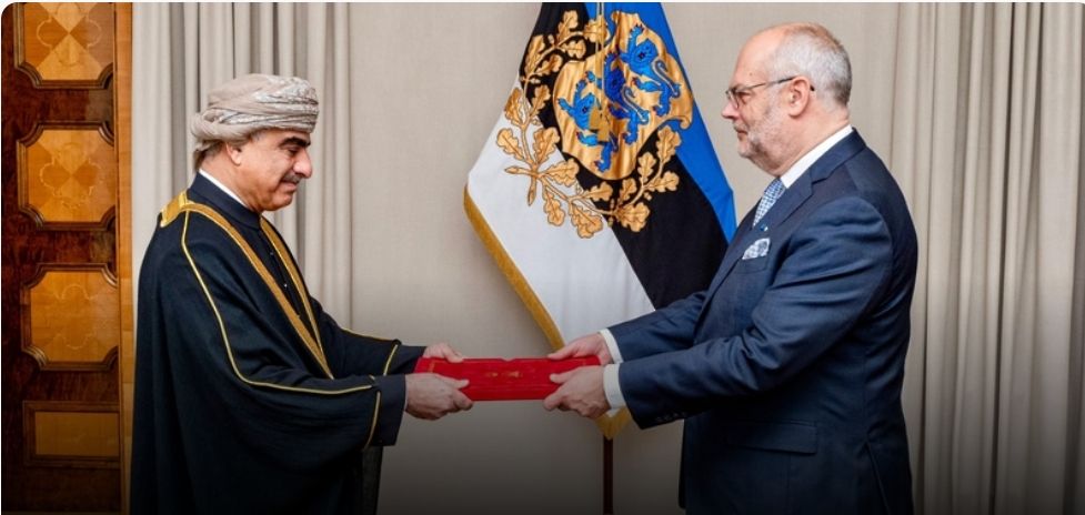 سفير سلطنة عُمان المعتمد لدى المملكة المتحدة يقدم أوراق اعتماده سفيرًا غير مقيم لدى إستونيا