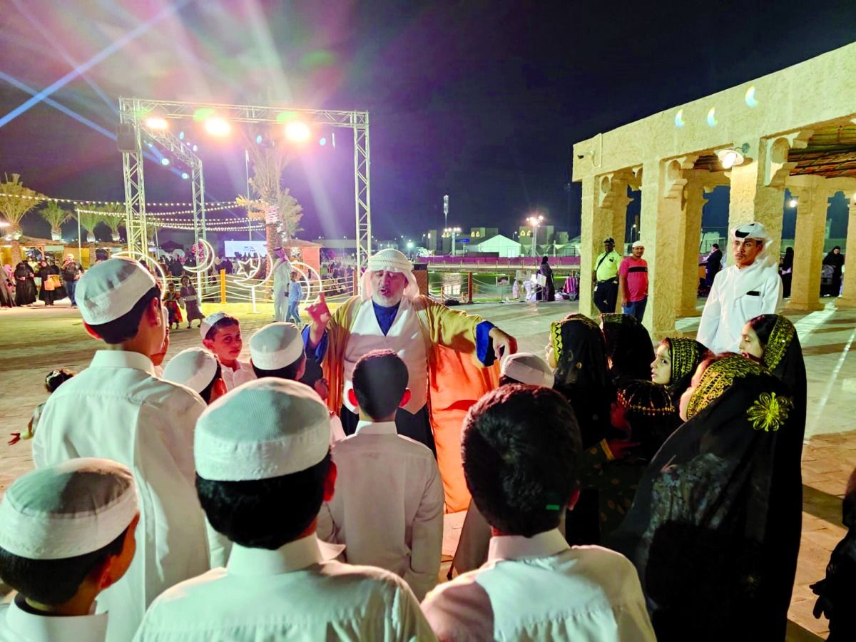 إشادة جماهيرية واسعة بسوق القرنقعوه