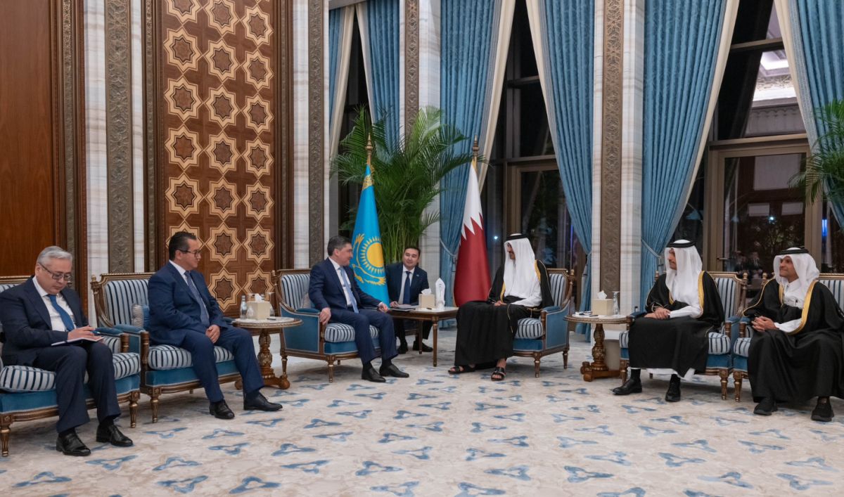 سمو الأمير يستقبل رئيس وزراء كازاخستان