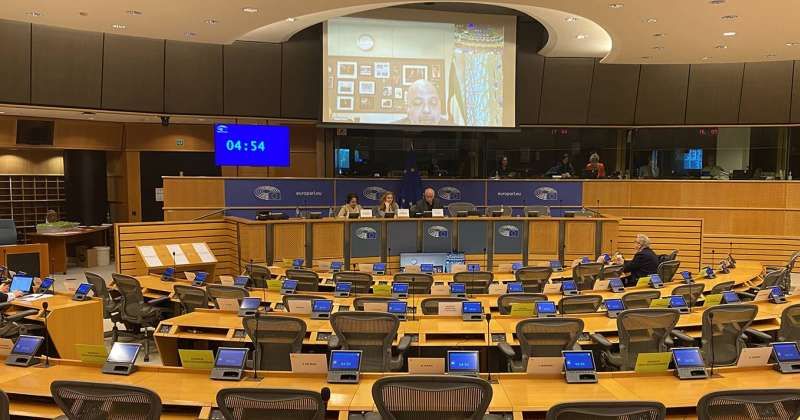 مندوب الكويت الدائم لدى الأمم المتحدة السفير طارق البناي متحدثا عبر تقنية الفيديو