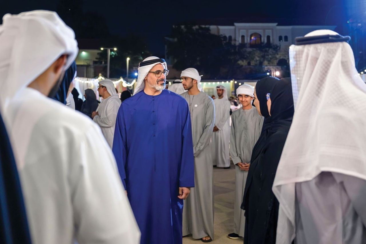 خالد بن محمد يشيد بدور المرأة الإماراتية في مسيرة الوطن التنموية