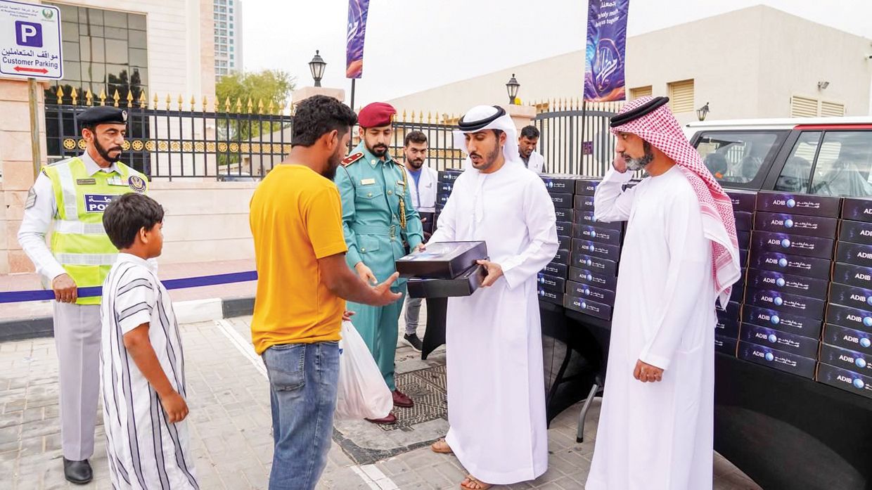 شرطة عجمان و«أبوظبي الإسلامي» ينفذان مبادرة «كسر الصيام»
