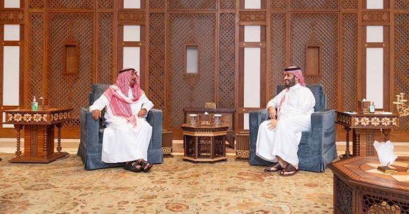 ولي العهد السعودي يستقبل رئيس مجلس الوزراء