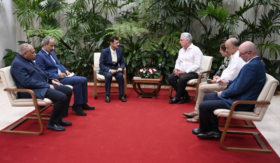 تحيات جلالة السلطان لرئيس جمهورية كوبا نقلها رئيس جهاز الاستثمار