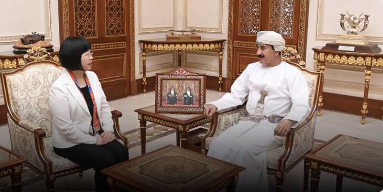 وزيرُ المكتب السُّلطاني يستقبل السفيرة الصينية