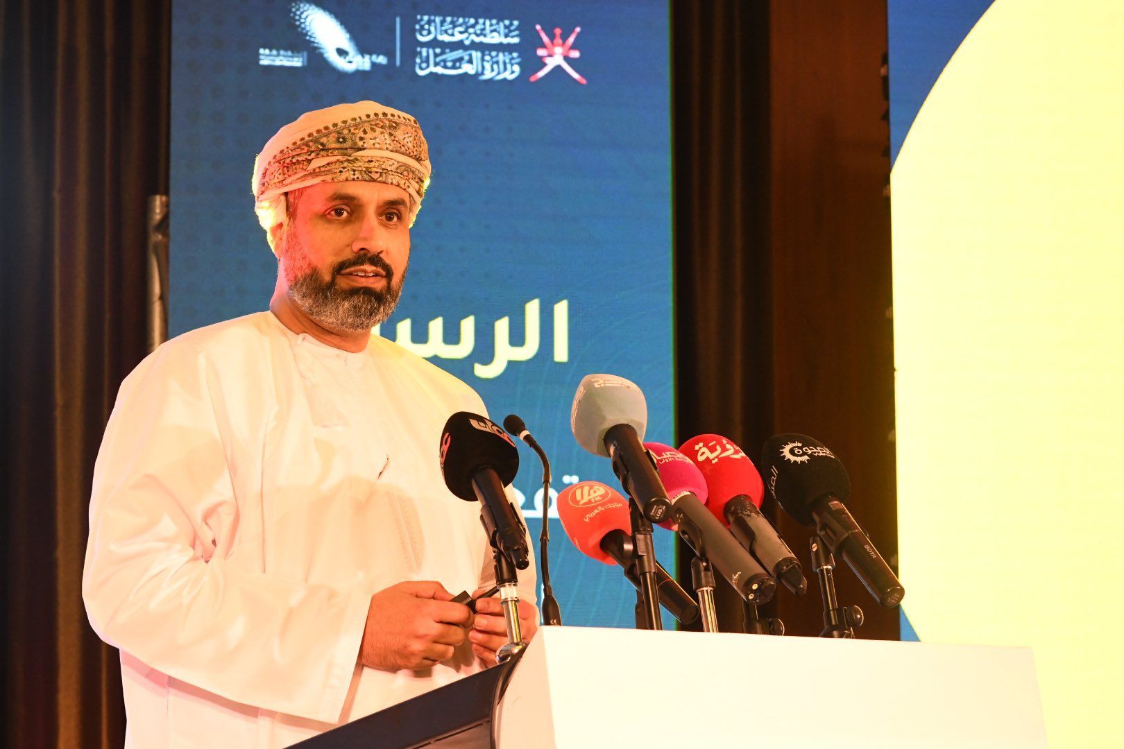 وزير العمل: تطبيق نظام “الأيزو 9001” في الوحدات الحكومية