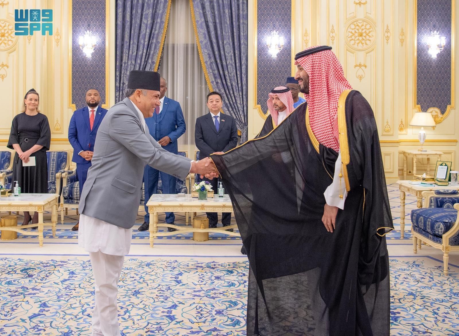 نيابة عن خادم الحرمين الشريفين.. سمو ولي العهد يتسلم أوراق اعتماد السفراء الجدد لعدد من الدول الشقيقة والصديقة المعينين لدى المملكة